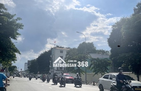 Bán nhà mặt tiền Quốc Lộ 13 Thủ Đức, 15 x 50, khu vực đang mở rộng